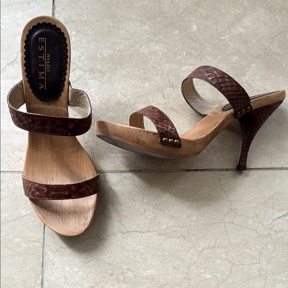 Brown Women's Heeled Sandals! Like NEW! Stylish wooden sole stunning!